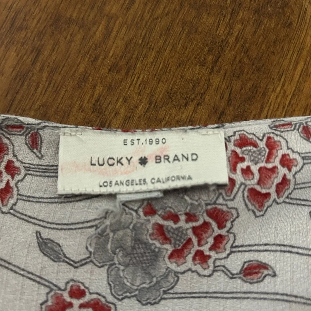 🌹Lucky Brand Gray Blouse with Puff Sleeves and Buttoned Style - Picture 5 of 9